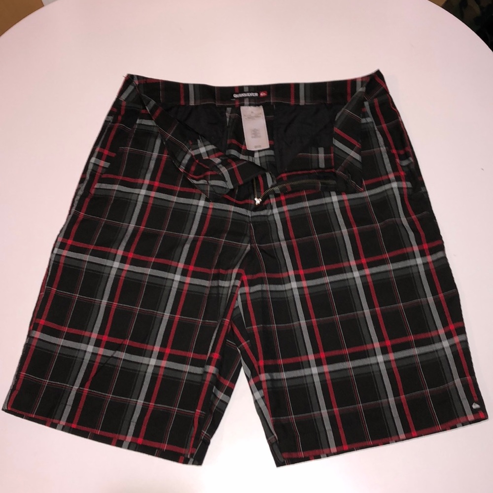 Quiksilver plaid shorts size 33 waste black red
